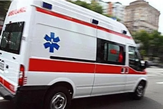 Ілюстрація до питання: Чи повинен водій надавати перевагу в русі автомобілю екстреної (швидкої) медичної допомоги?