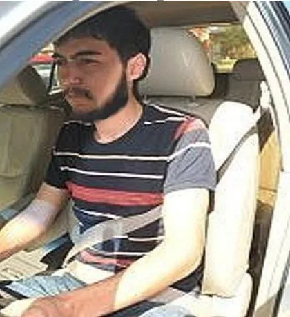 Ілюстрація до питання: У разі аварії цей водій буде захищений ременем безпеки?